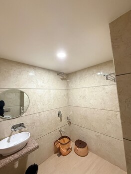 The Naklang Hotel & Restro,,2 star