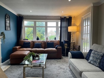 House Sleeps 6 With Garden And Parking,,4 star