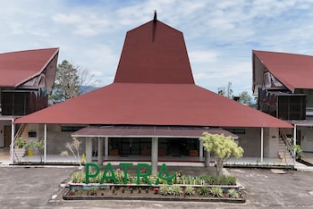 patra parapat hotel