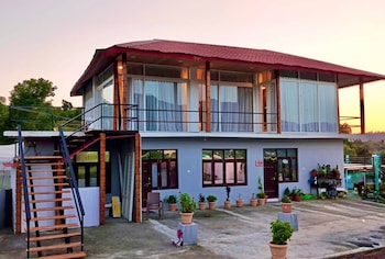 Kumaon Oasis,,2 star