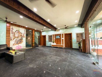 hotel banke bihari dham 500 mtr from prem mandir