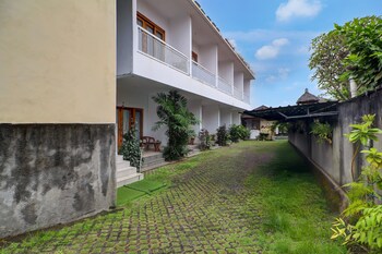 hotel o near mookiland park bali formerl