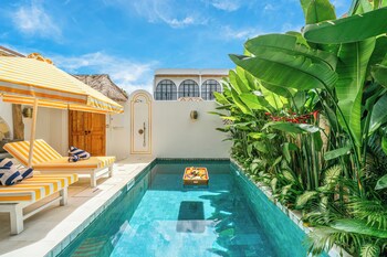 tropical mediterranean villas in canggu