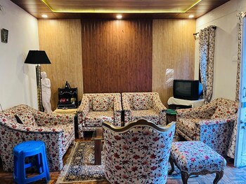 Luxsugero Stays Nainital,,2 star
