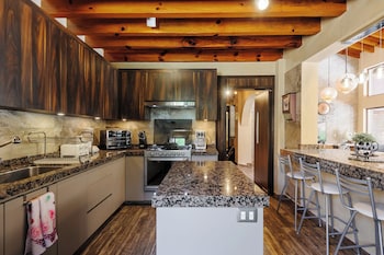 Casa Avandaro,,4 star