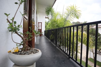Maple House Kandy,,3 star