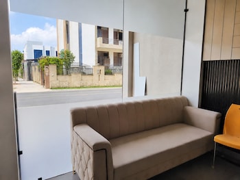 the prominence premium hotel and cafe