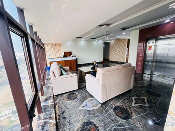 Hotel Maple Inn And Banquet