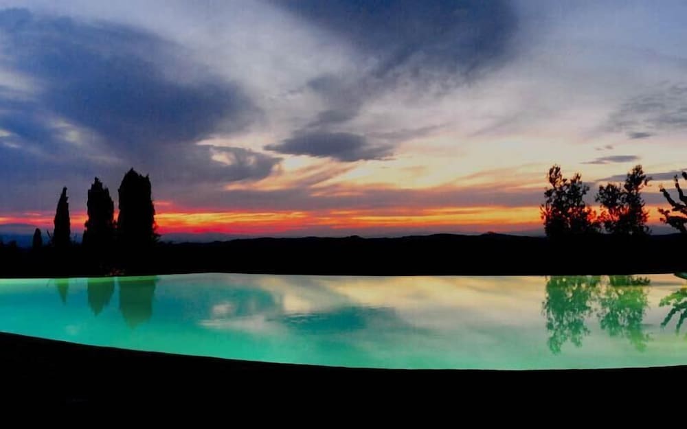 Borgo Lucignanello Bandini,In A Rural Location,4 star