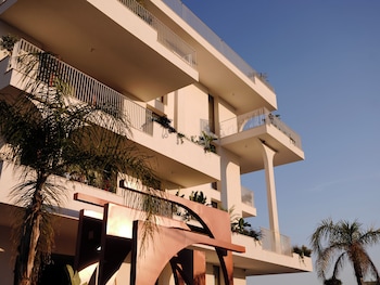 greg hotel