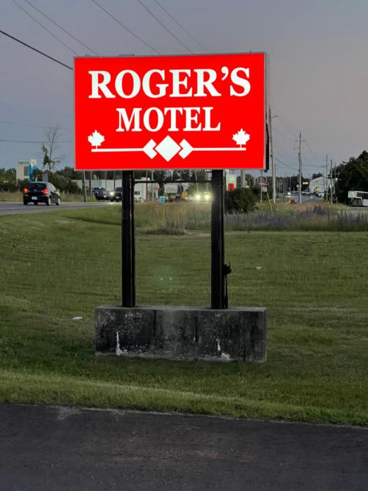 Roger's Motel,Smiths Falls>>Rideau Lakes,3 star