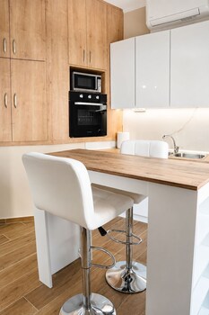 Bright And Central Apartment