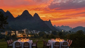 Cindy Villa - Rice Fields & Karst Peaks At Yulong River - Infinity Pool,,3 star