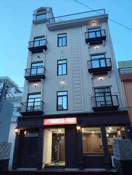 ganges pride hotel