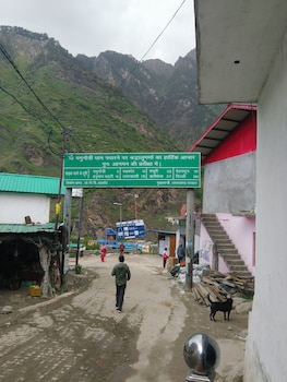 yamuna pag pinewood hotel