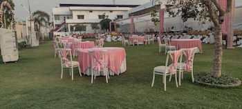 Hotel Vasant Gajraula,,2 star
