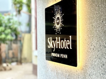 sky hotel central phnom penh rooms and apartments