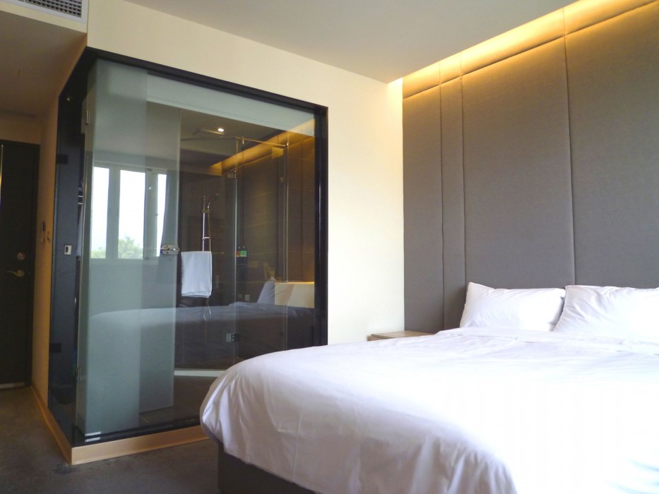 travel light hotel