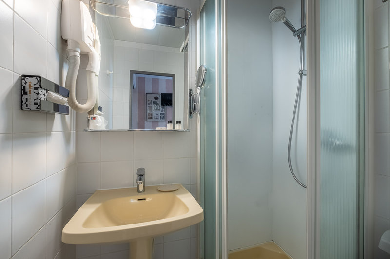 Hotel De L'avre,21, Rue De L'avre,3 star