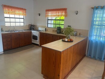 Immaculate 3 Bed Villa Overlooking Admiralty Bay