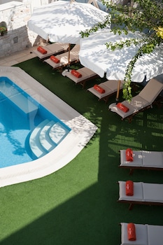 Anna Platanou,Paros>>Parikia,1 star