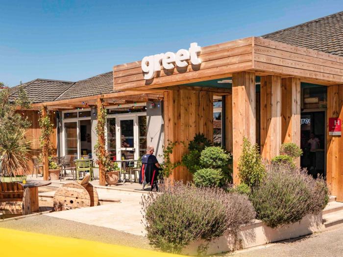 greet hotel marseille provence aeroport