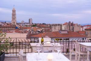 procurator 7 luxury rooms
