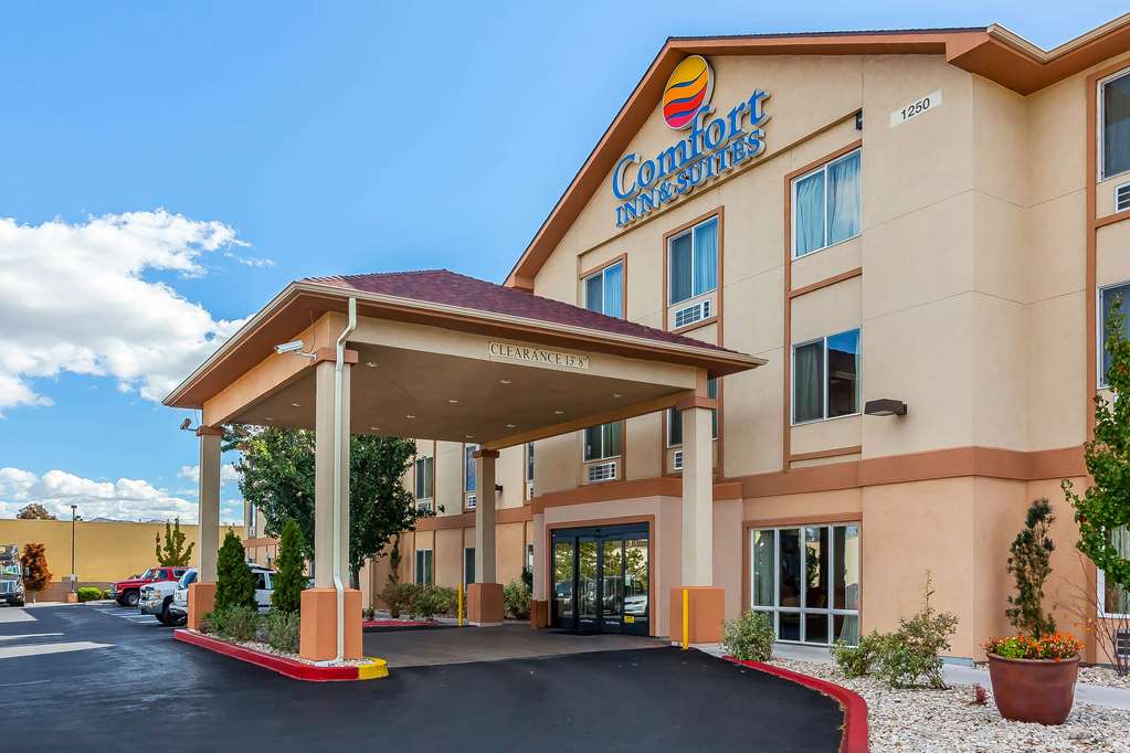 comfort inn and suites airport