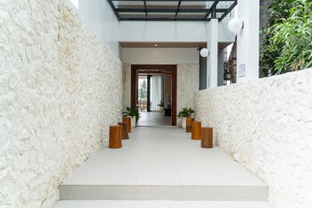 Sunrise City View Villa 9 Bedrooms With A Private Swimming Pool And A Billiard Table,Jalan Bukit Cemara Hijau, Mekarsaluyu,4 star