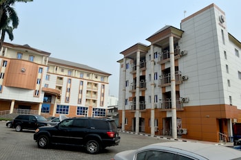 r and a city hotel