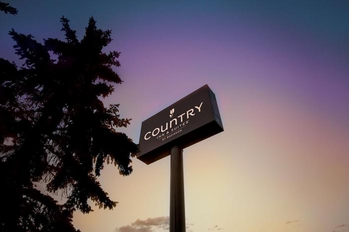 Travelodge Suites By Wyndham Regina / Eastgate Bay