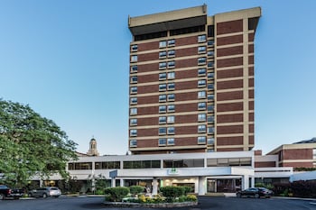 holiday inn and suites pittsfield berkshires by ihg