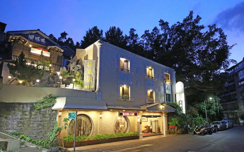 phoenix pavilion hot spring hotel
