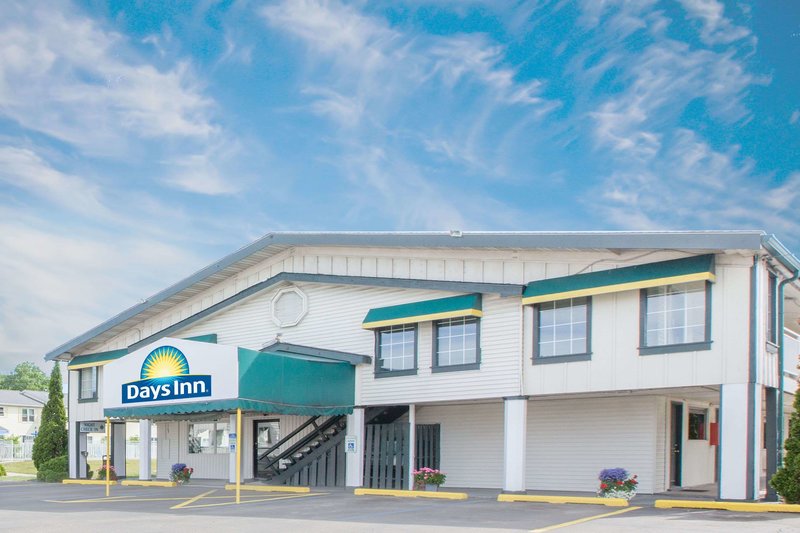Days Inn & Suites By Wyndham Port Huron,Michigan>>Detroit,2.5 star