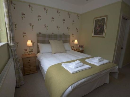 The Fox And Hounds  Country  Inn And Dining,Cardiff>>Barry,4 star