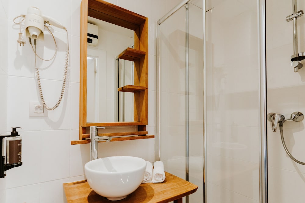 Hotel Le Petit Castel,Antibes>>Alpes-Maritimes,3 star