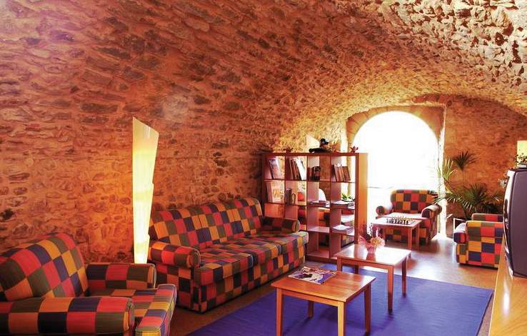 Arcs De Monells - Adults Only,In Cruilles Monells I Sant Sadurn,4 star