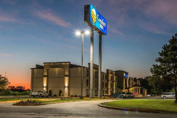 Comfort Inn Metro Airport,Detroit>>Dearborn,3.5 star