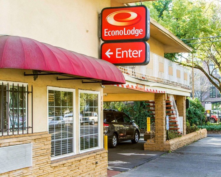 econo lodge sacramento convention center