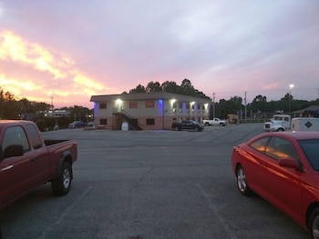 Lakeinn,Near Booker T. Washington National Monument,3 star