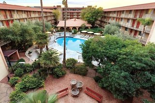 embassy suites by hilton phoenix airport