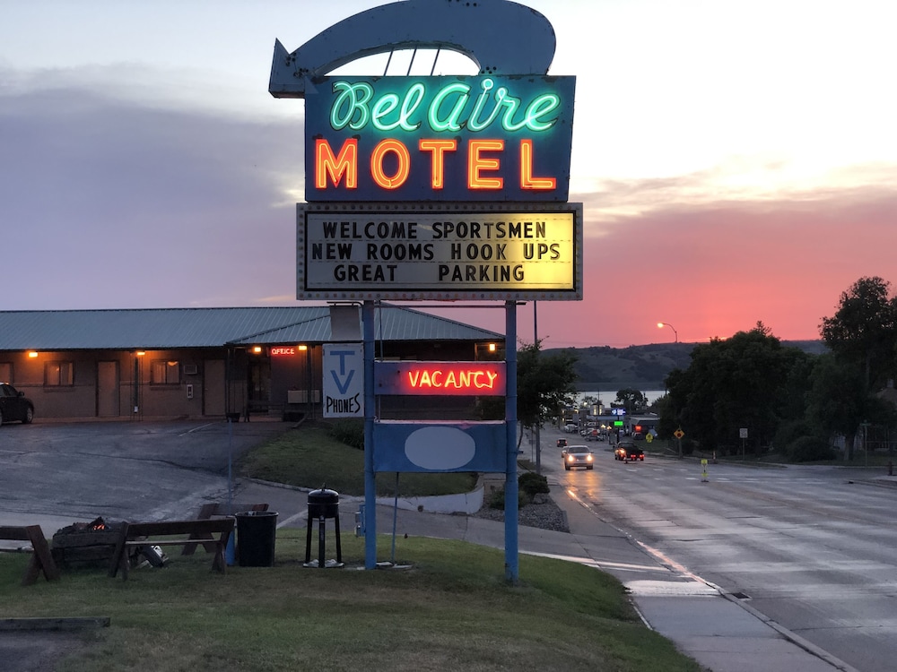 Bel Aire Motel,,2 star