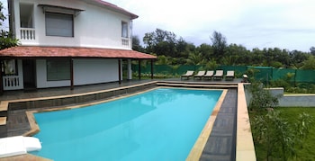 shining sand beach hotel
