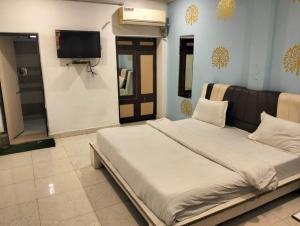 Hotel Pratap Palace,Bharatpur>>Agra,2 star