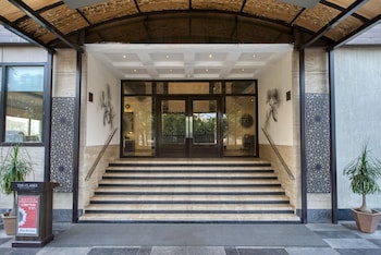 Sapna Clarks Inn - Lucknow,Vikas Nagar,3 star