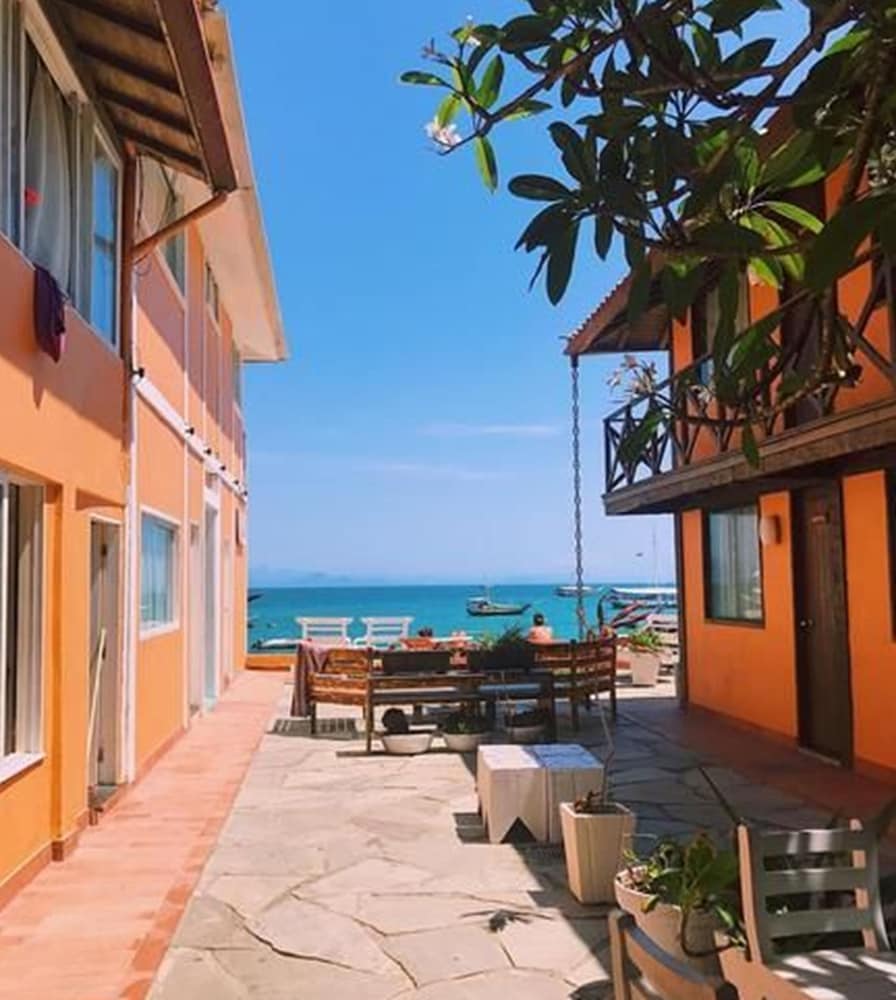 bamboo buzios hostel