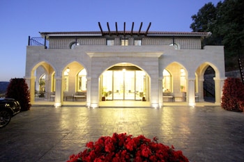 Cherry Blossom Boutique Hotel,Baabda>>Aley,4 star
