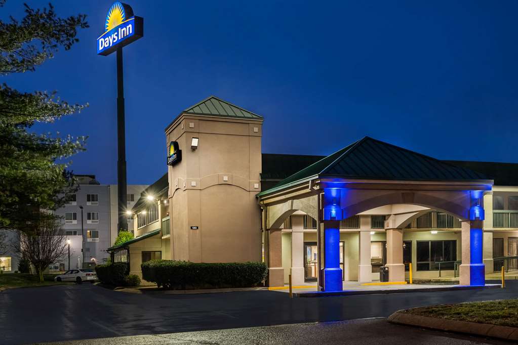 days inn by wyndham clarksville north