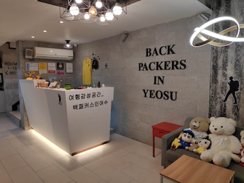 backpackers in yeosu hostel