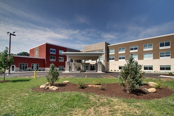 holiday inn express and suites galesburg by ihg